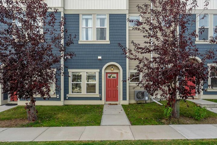 Property Photo:  207 South Point Park SW  AB T4B 5G8 