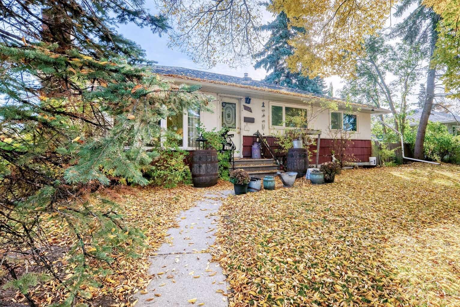 Property Photo:  1936 45 Street SW  AB T3E 3S7 