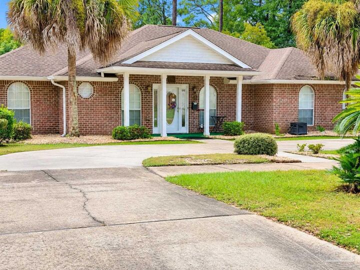 Property Photo: 815 W Moreno St FL 32501