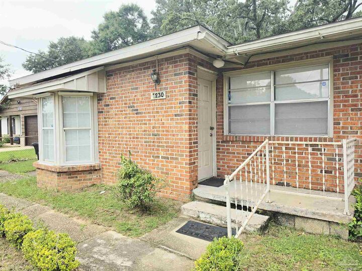 Property Photo:  1230 E Leonard St  FL 32503 