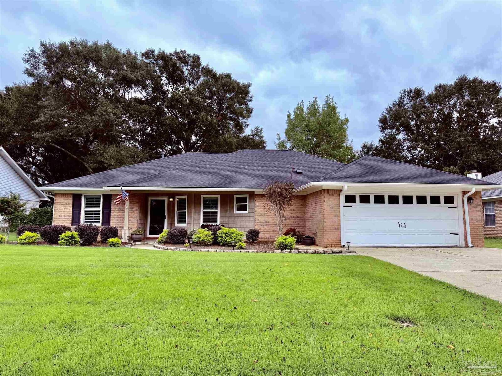 Property Photo: 2516 Southern Oaks Dr FL 32533