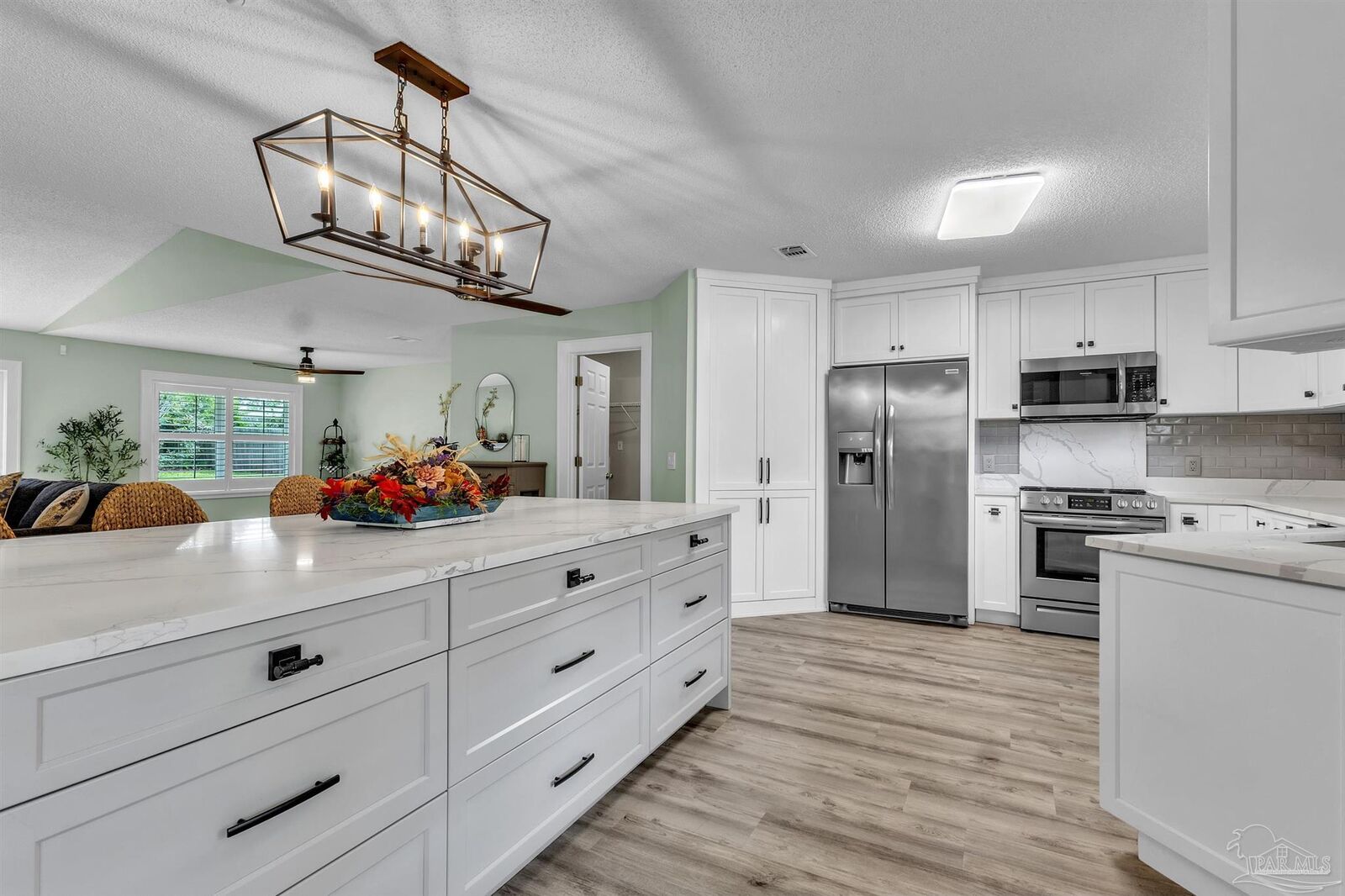 Property Photo: 2516 Southern Oaks Dr FL 32533