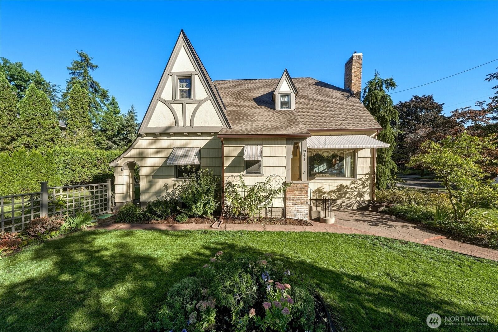 Property Photo:  641  University Street  WA 99362 