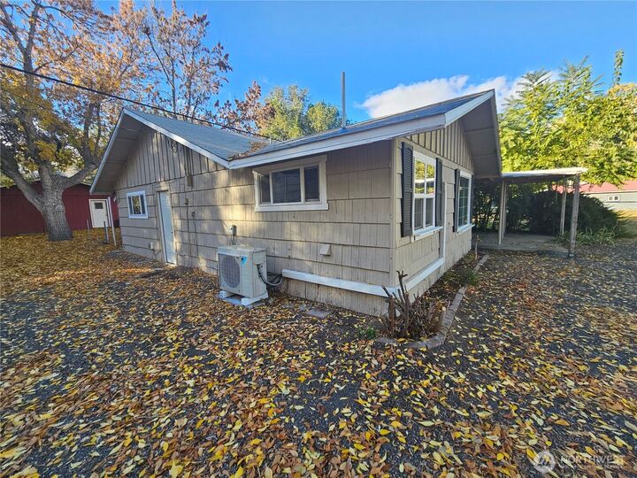 Property Photo:  335  F Street NW  WA 98823 