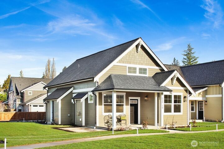 Property Photo:  530 E Sunset Drive 10  WA 98225 
