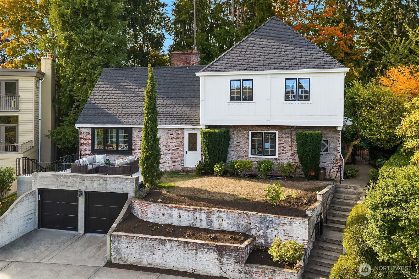 Property Photo: 3938 NE Belvoir Place WA 98105