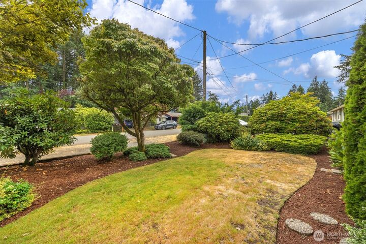 Property Photo:  824 NE 194th Street  WA 98155 