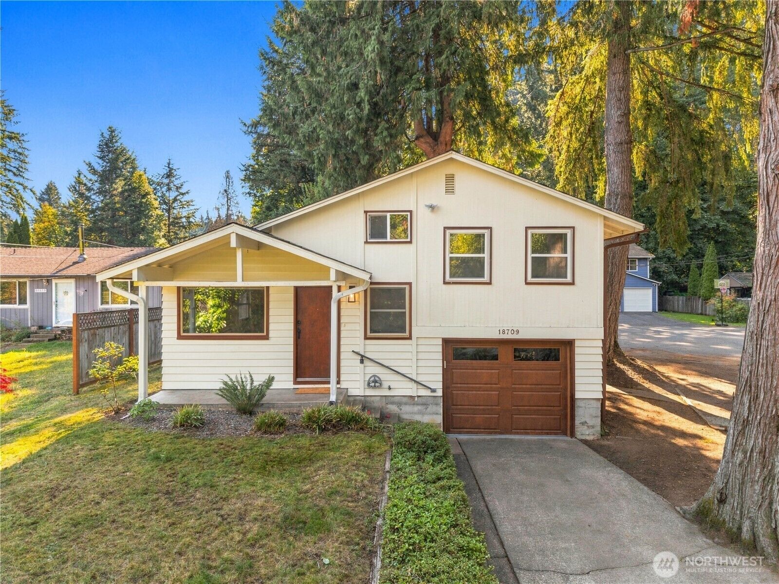 Property Photo:  18709  Ballinger Way NE  WA 98155 