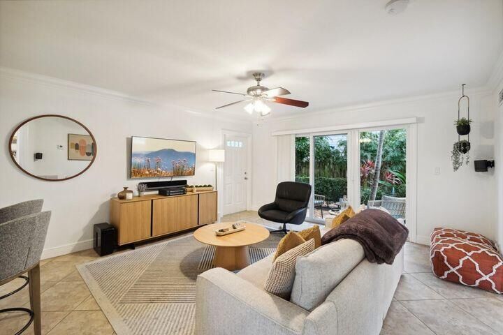 Property Photo:  49 SE 7th Avenue  FL 33483 