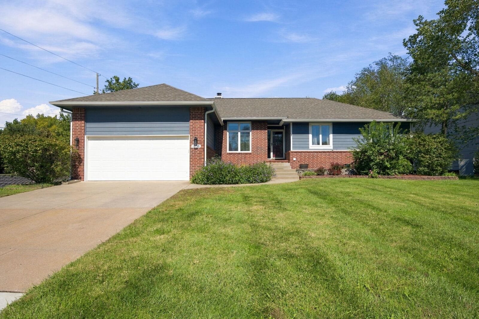 Property Photo:  1618 W Elm  KS 67002 