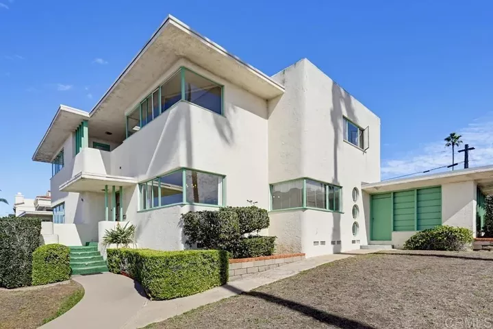Property Photo: 1005 Alexandria Dr CA 92107