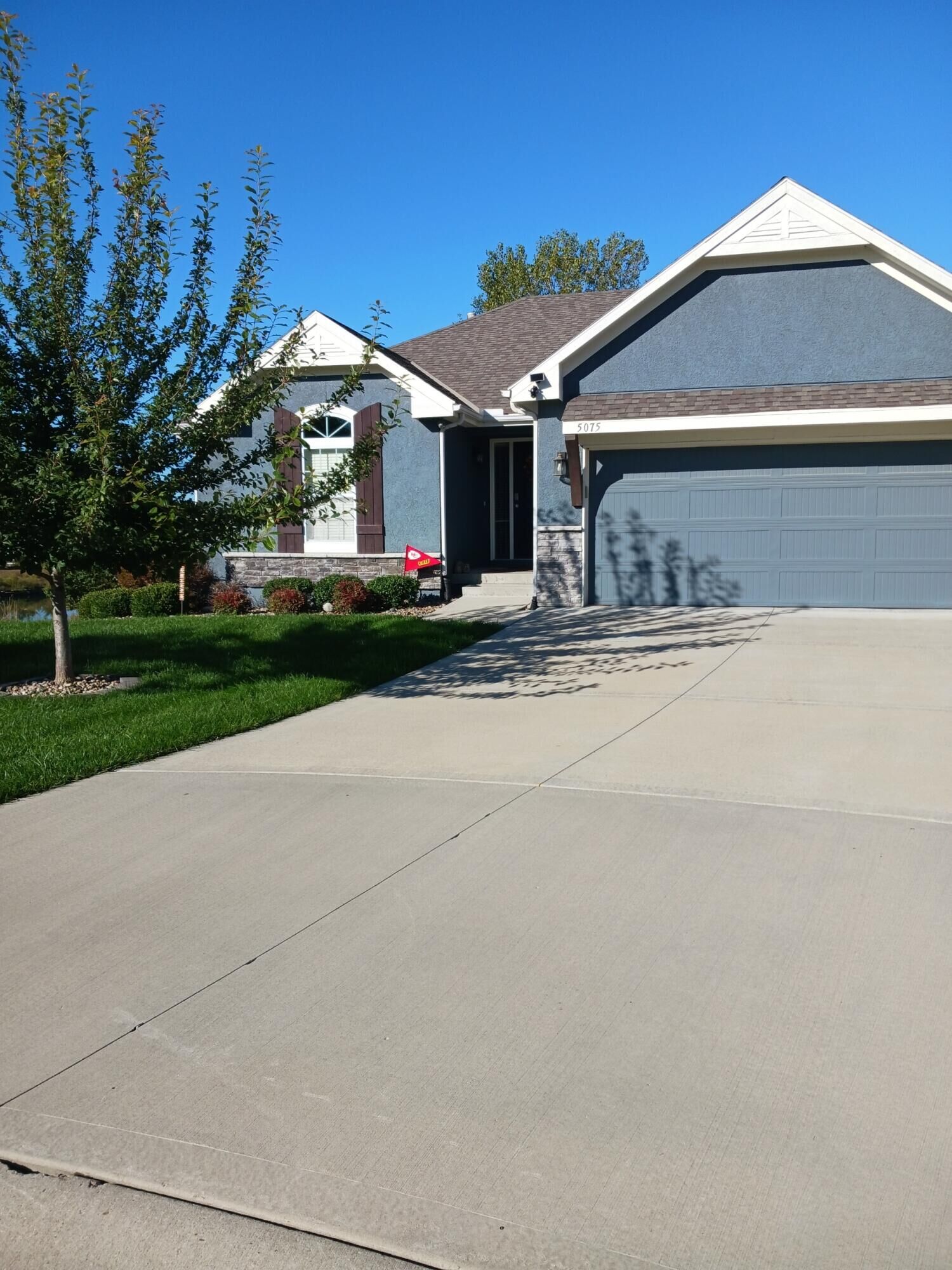 Property Photo: 5075 SW Marguerite Street MO 64015