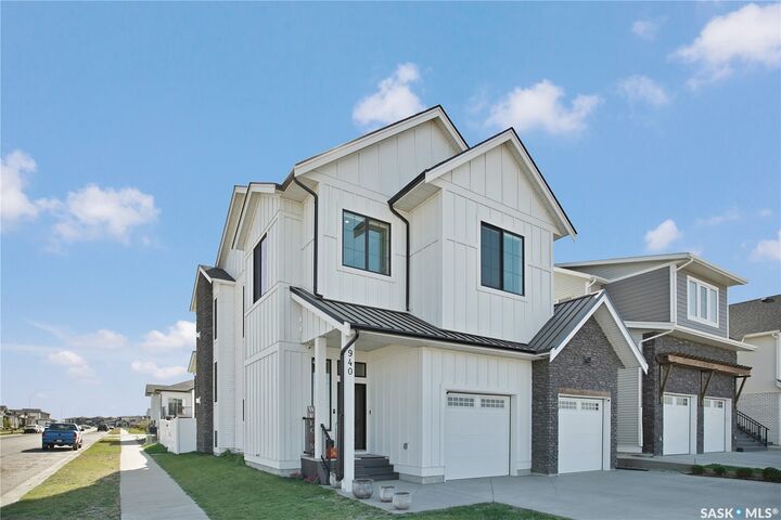Property Photo:  940 Feheregyhazi Boulevard  SK S7W 1E1 