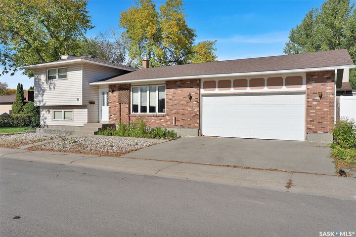 Property Photo:  98 Alport Crescent  SK S4R 7Y6 
