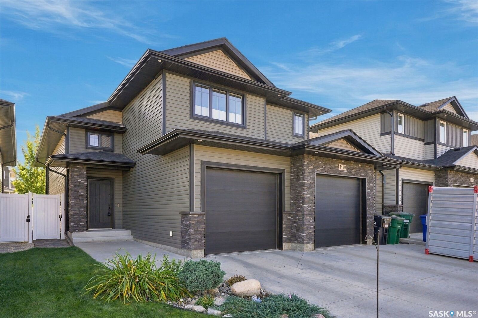 Property Photo:  1119 Pringle Way  SK S7T 0V4 