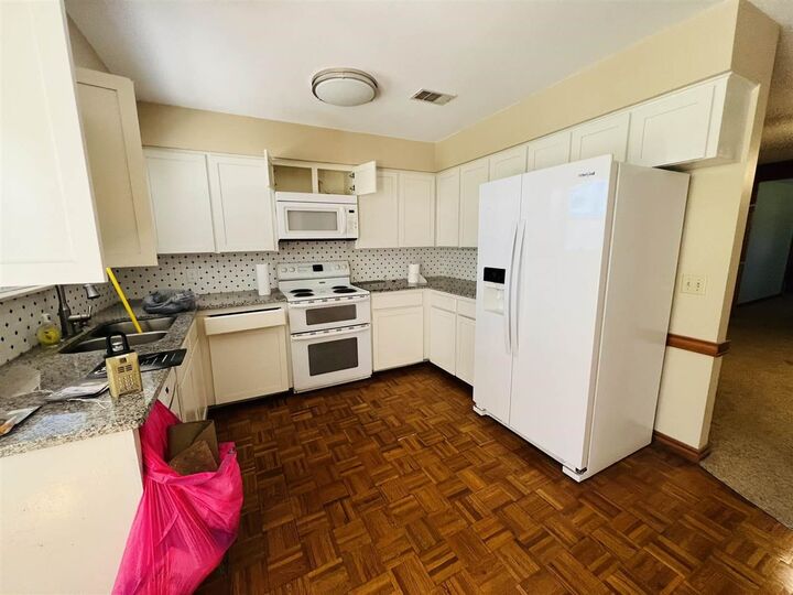 Property Photo:  1422 N Hightower Street  OK 74075 