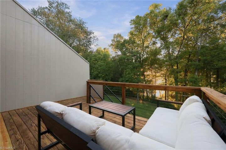 Property Photo: 1935 Eastchester Drive D NC 27265