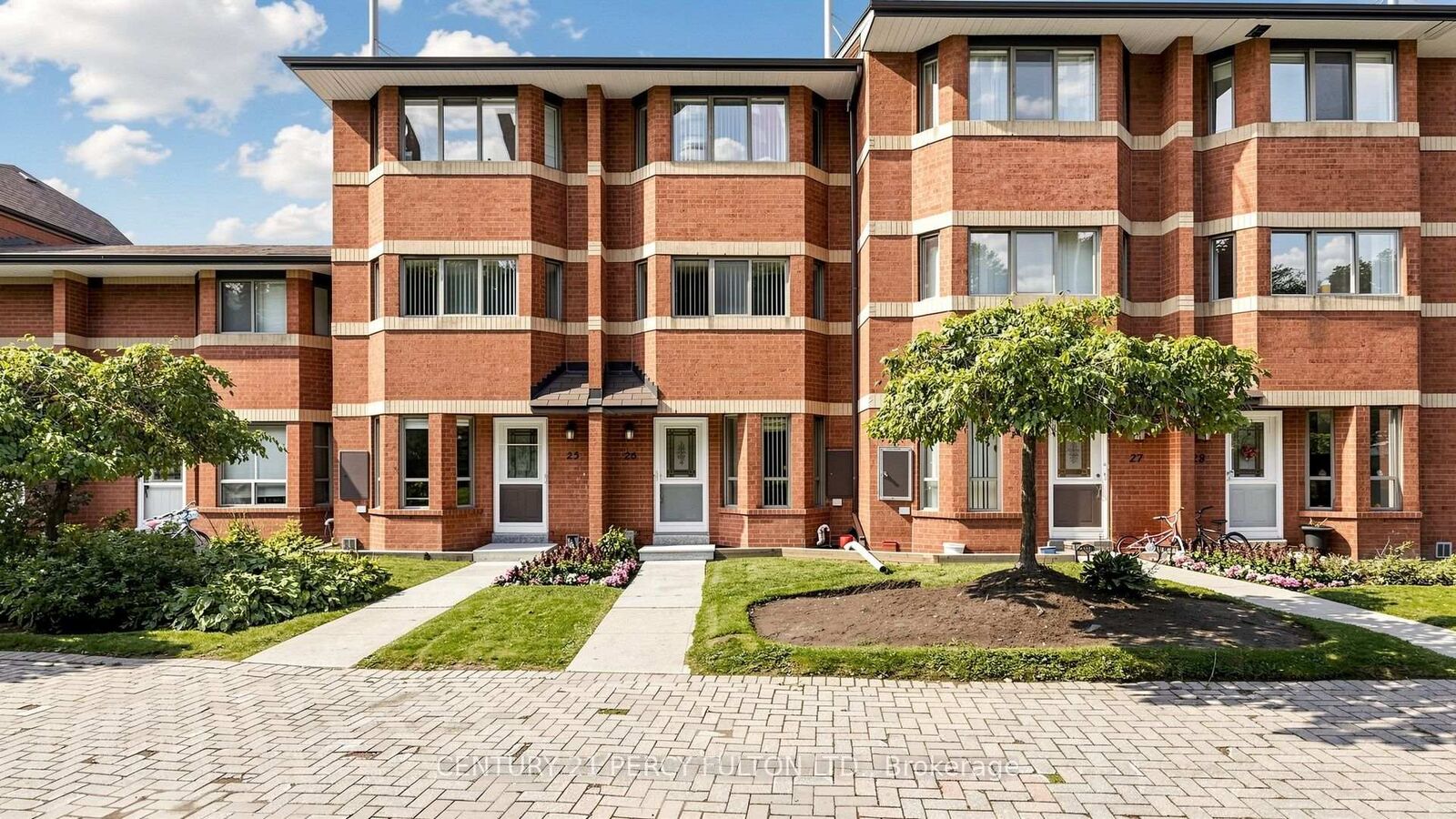 Property Photo: 2472 Eglinton Avenue E Th26 ON M1K 5J9