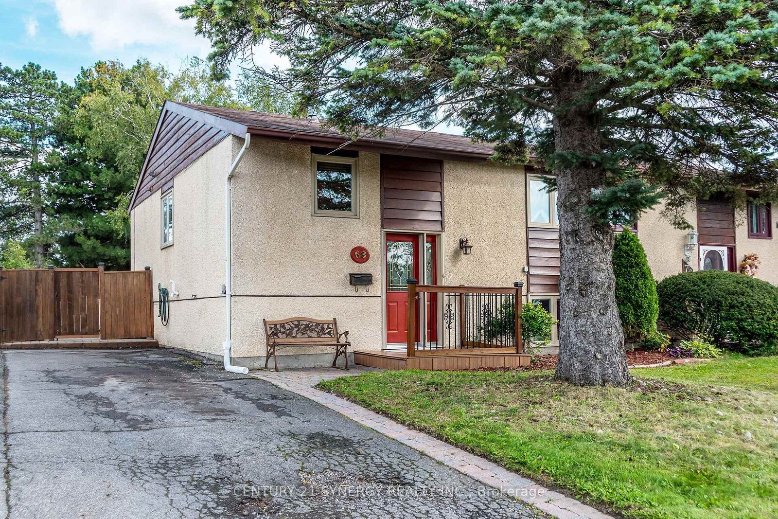 Property Photo:  68 Sheldrake Drive  ON K2L 1S8 
