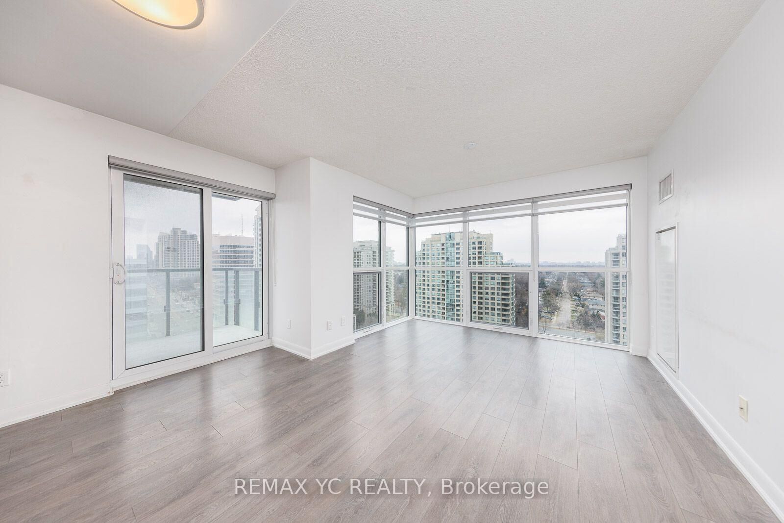 Property Photo: 5168 Yonge Street 1609 ON M2N 5P6