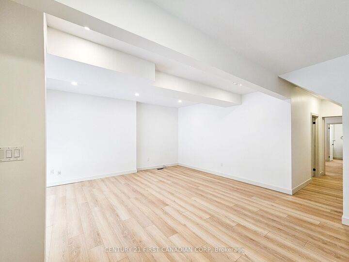 Property Photo:  859 Dundas Street Unit 1  ON N5W 2Z8 