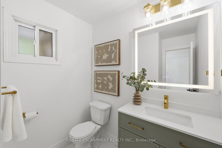 Property Photo:  5095 Pinedale Avenue 106  ON L7L 5K3 