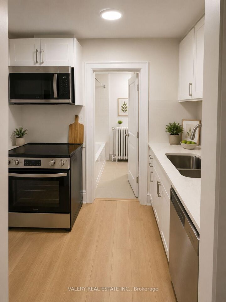 Property Photo:  2402 Queen Street E 6  ON  