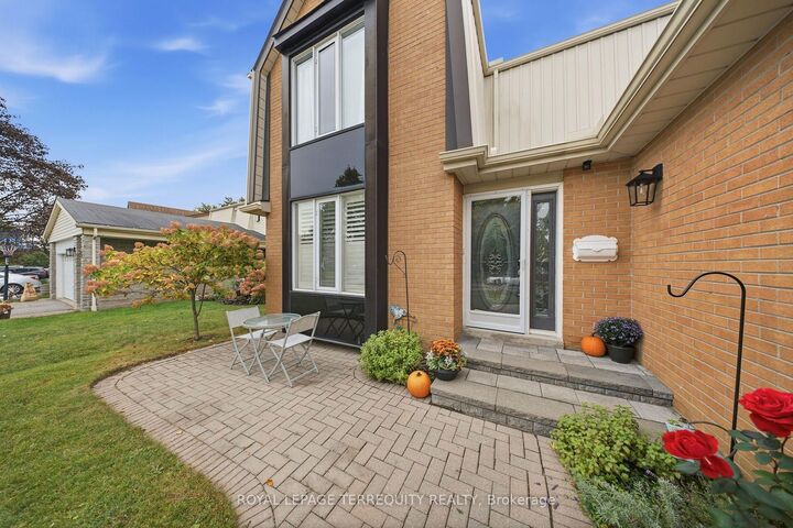 Property Photo:  1794 Meadowview Avenue  ON L1V 3G8 