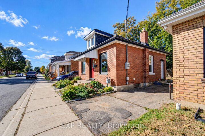 Property Photo:  46 Maitland Street  ON N3S 6L1 