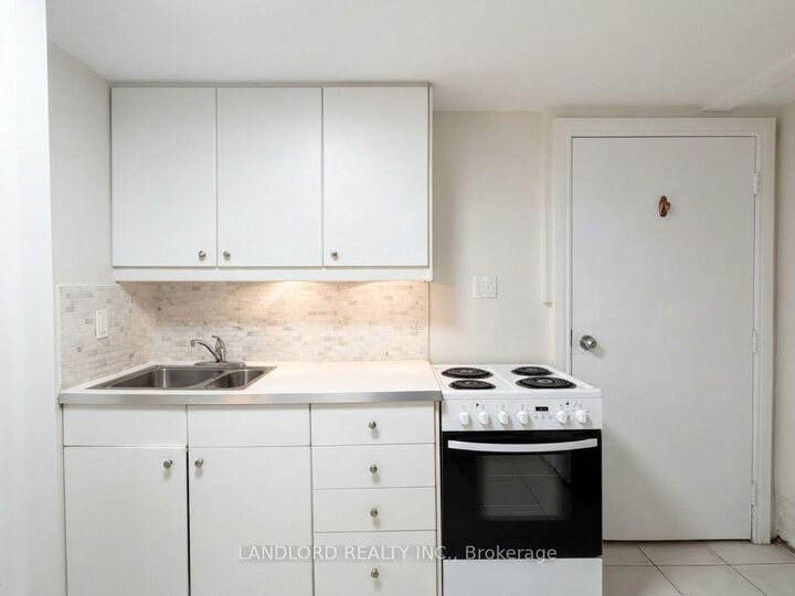 Property Photo:  589 Annette Street Bsmt  ON M6S 2C3 