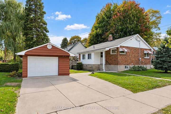 Property Photo:  1195 4th Avenue W  ON N4K 4W3 