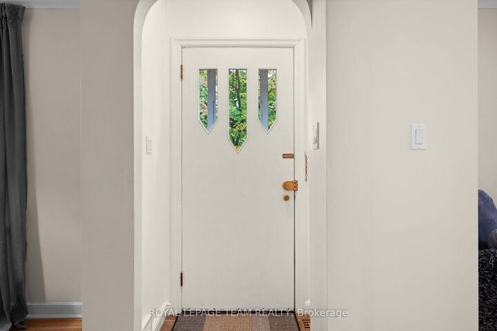 Property Photo:  1272 Livingstone Avenue  ON K1H 7P8 