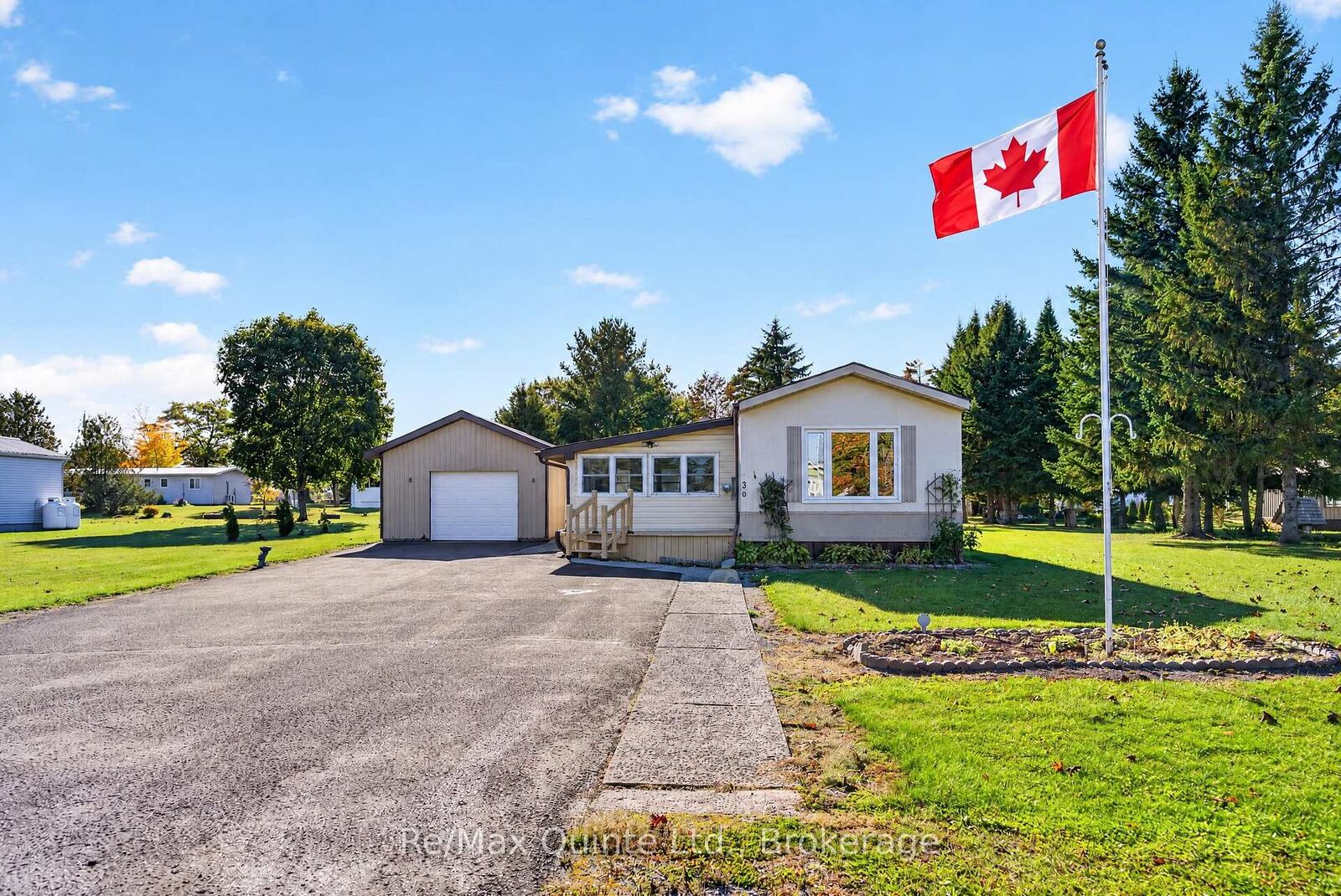 Property Photo:  30 Chandos Street  ON K0L 1Z0 