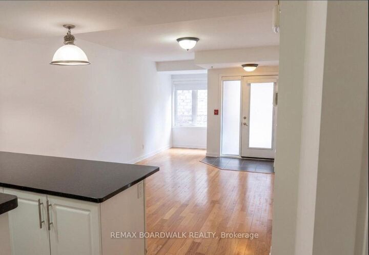 Property Photo:  458D King Edward Avenue 209  ON K1N 0B3 