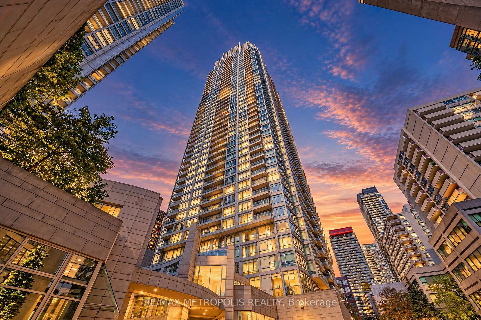 Property Photo:  2191 Yonge Street 3709  ON M4S 3H8 