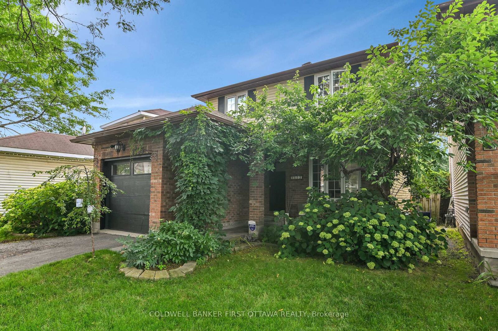 Property Photo:  2153 East Acres Road  ON K1J 9A6 