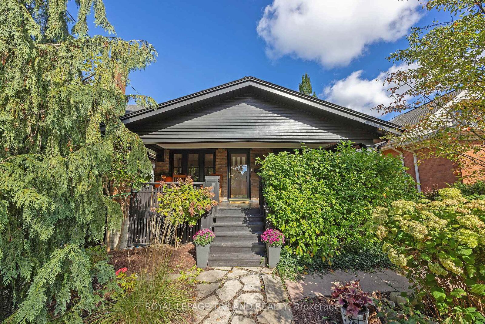 Property Photo:  8 McKenzie Avenue  ON N6C 1V2 