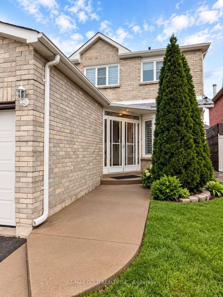 Property Photo:  46 Songsparrow Drive  ON L6Y 3Z7 