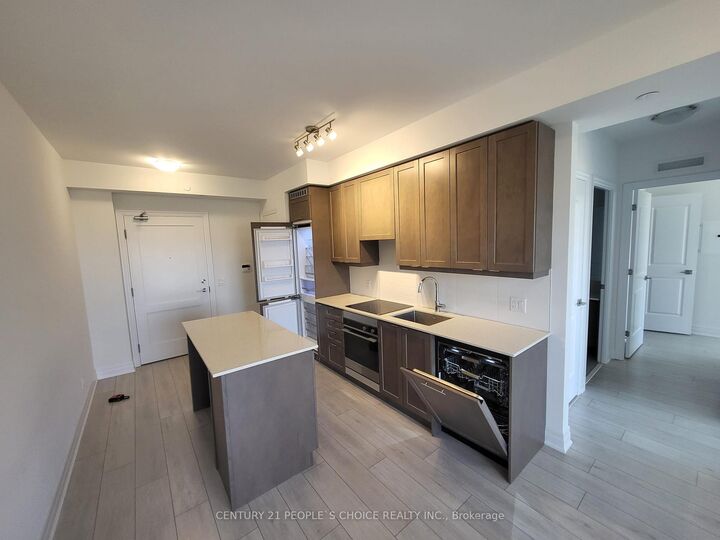 Property Photo:  30 Elm Drive W 1102  ON L5B 1L9 