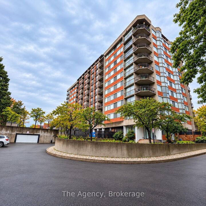 Property Photo:  2200 Sherobee Road 106  ON L5A 3Y3 