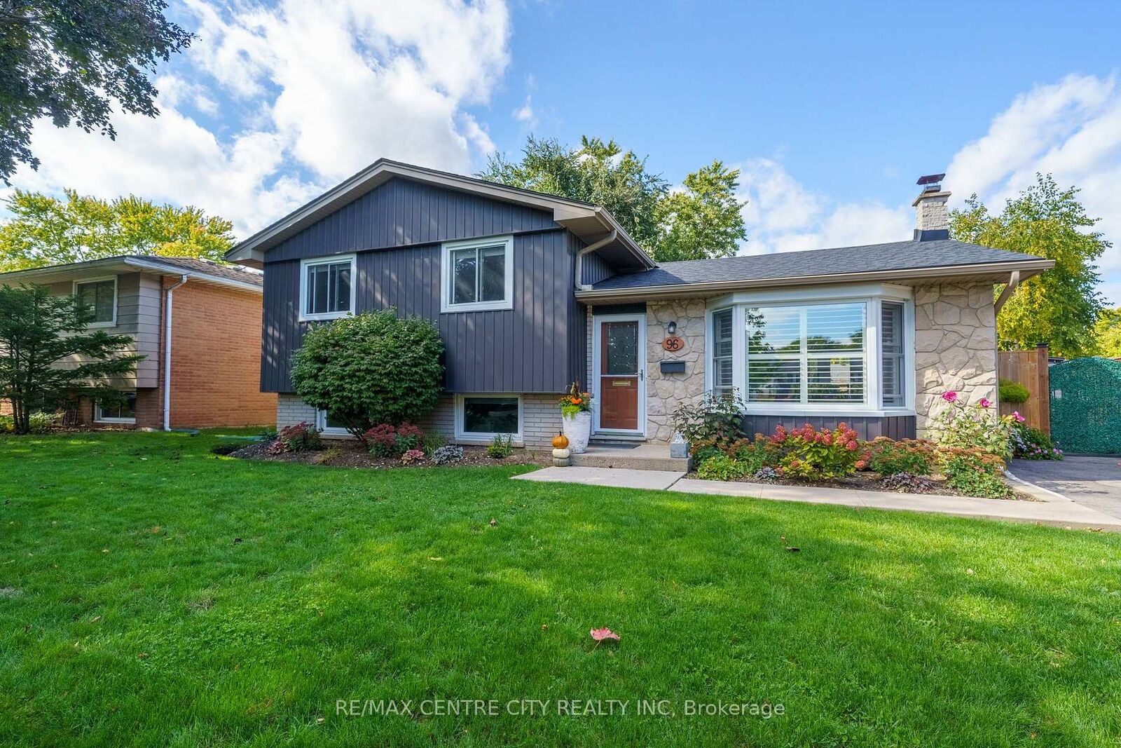 Property Photo:  96 Tweed Crescent  ON N5X 1Z4 