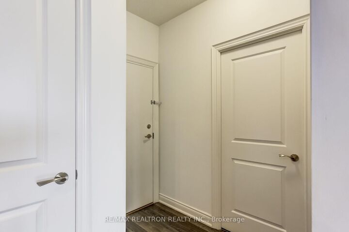 Property Photo:  33 Clegg Road 1117  ON L6G 0G6 