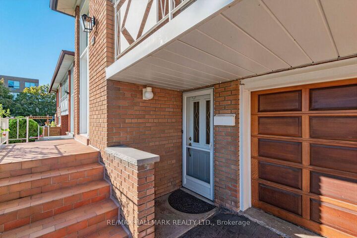 Property Photo:  18 Sorlyn Avenue  ON M6L 1H8 