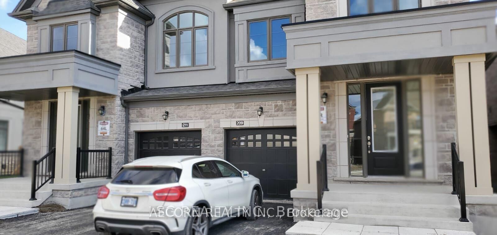 Property Photo:  209 Thompson Drive  ON L9N 1E2 