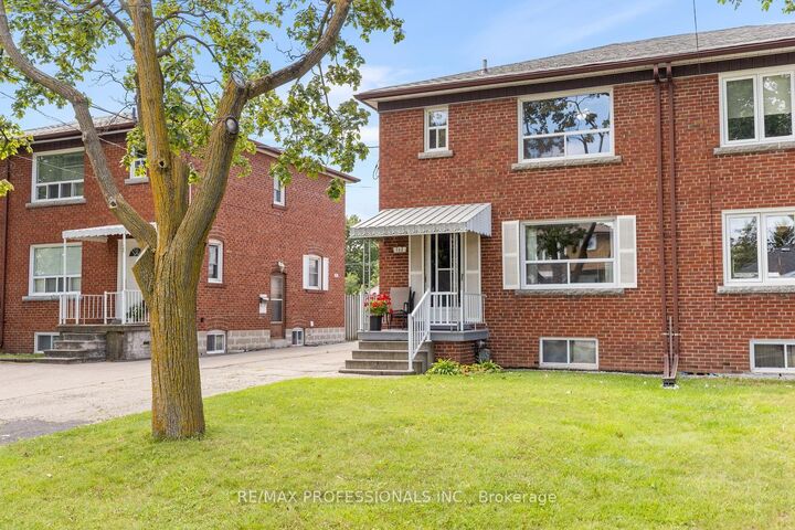 Property Photo:  122 Treeview Drive  ON M8W 4C3 