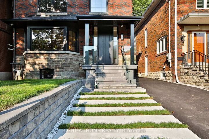 Property Photo:  106 Eastbourne Avenue  ON M5P 2G3 