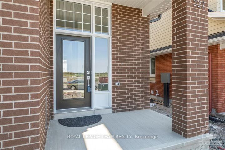 Property Photo: 527 Hitzlay Terrace ON K2T 0S1