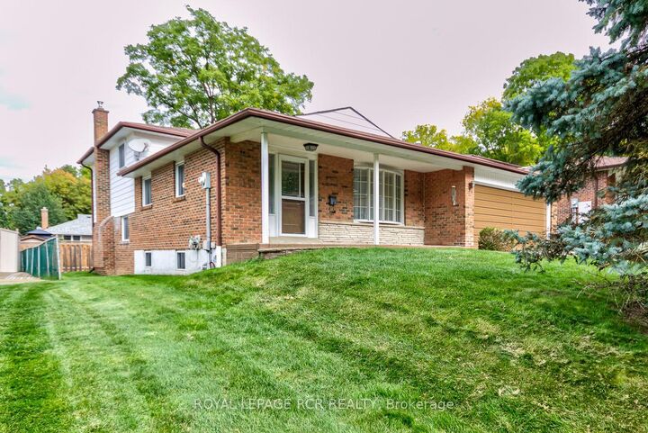 Property Photo: 115 Meadowvale Court ON L7E 3H3
