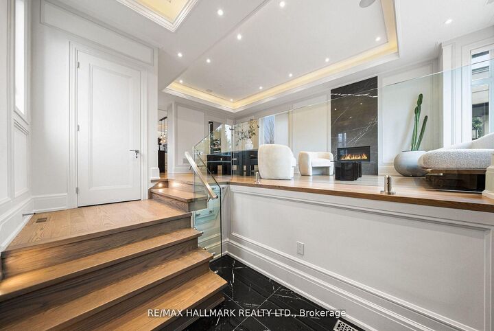 Property Photo:  210 Horsham Avenue  ON M2N 2A5 