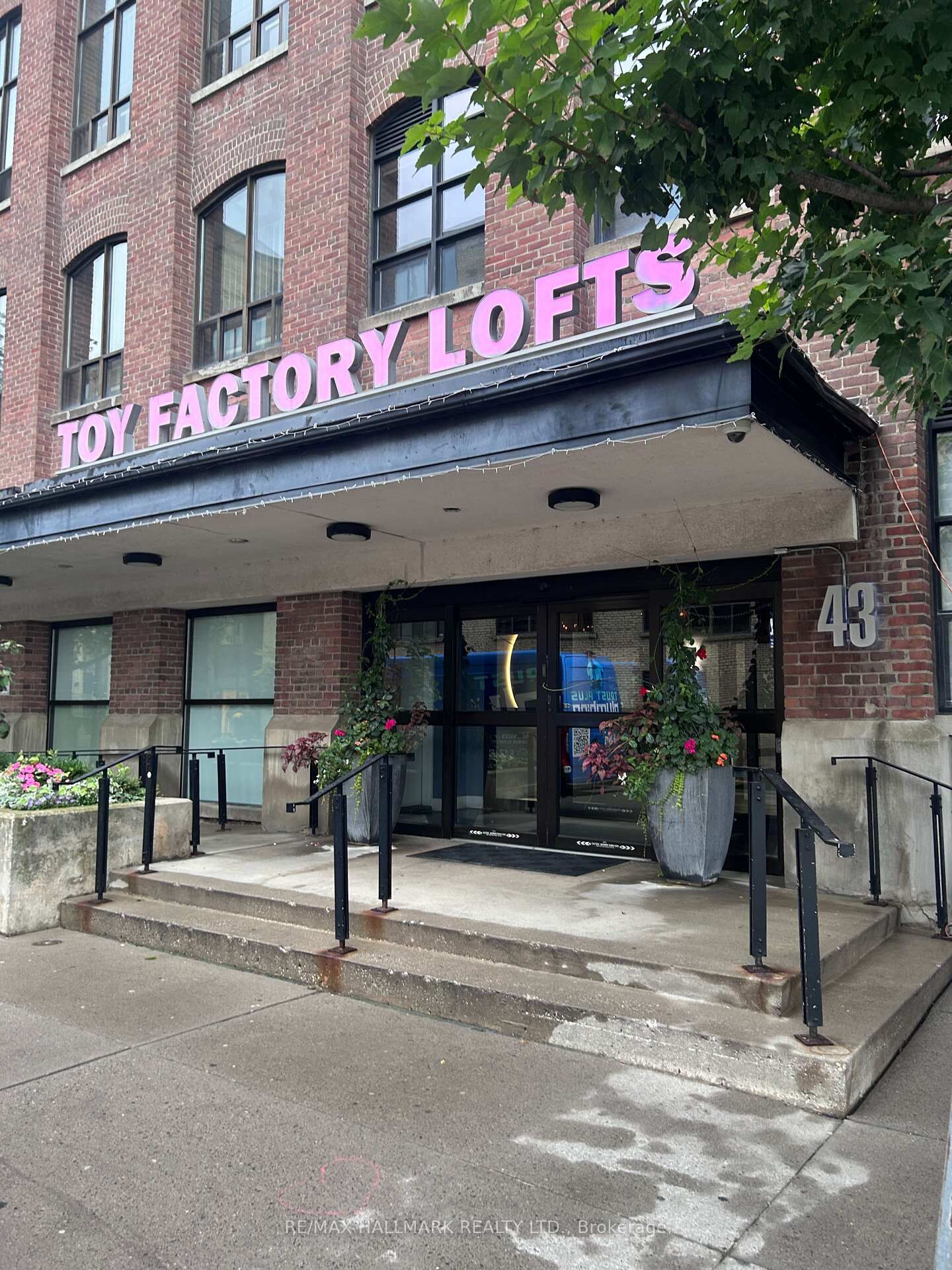 Property Photo:  43 Hanna Avenue 707  ON M6K 1X1 